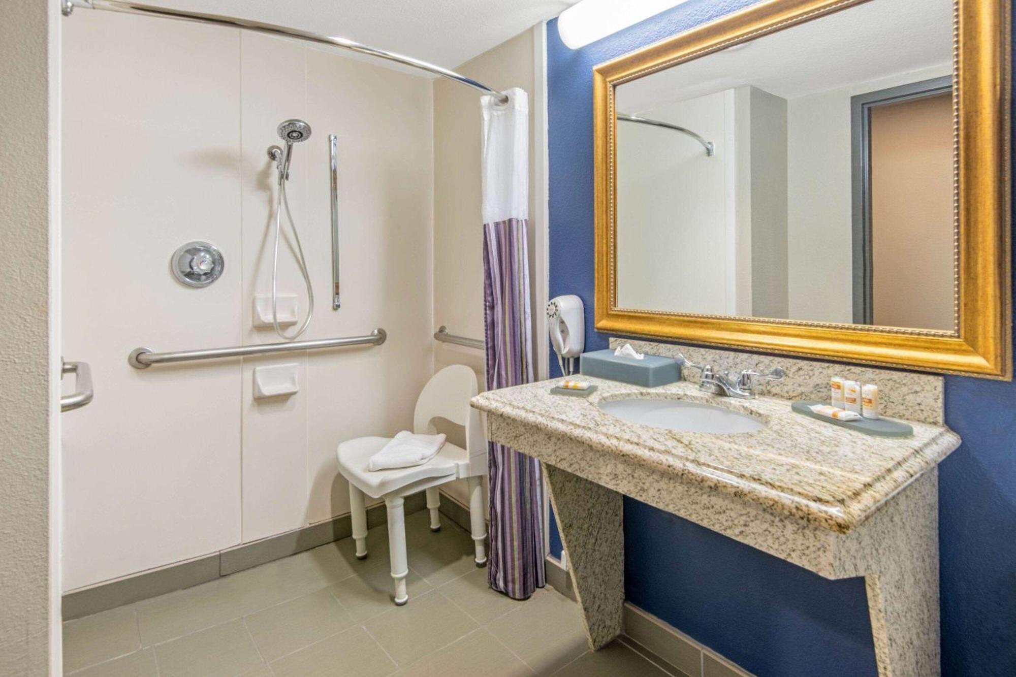 Hotel La Quinta By Wyndham - North Texoma 3*